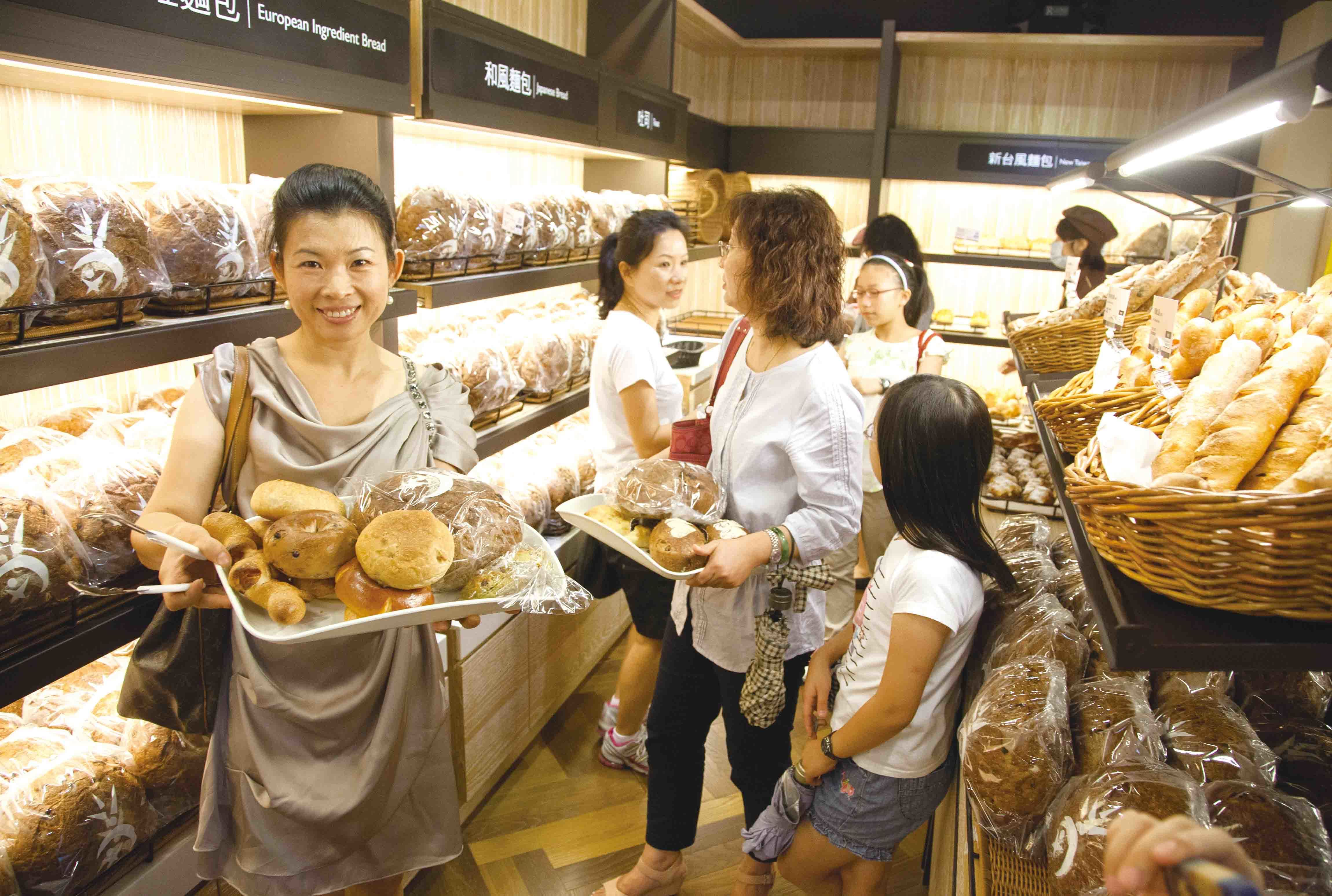 7.3.2_台北人對新穎麵包的期待總是那麼強烈。（許世穎攝）.jpg