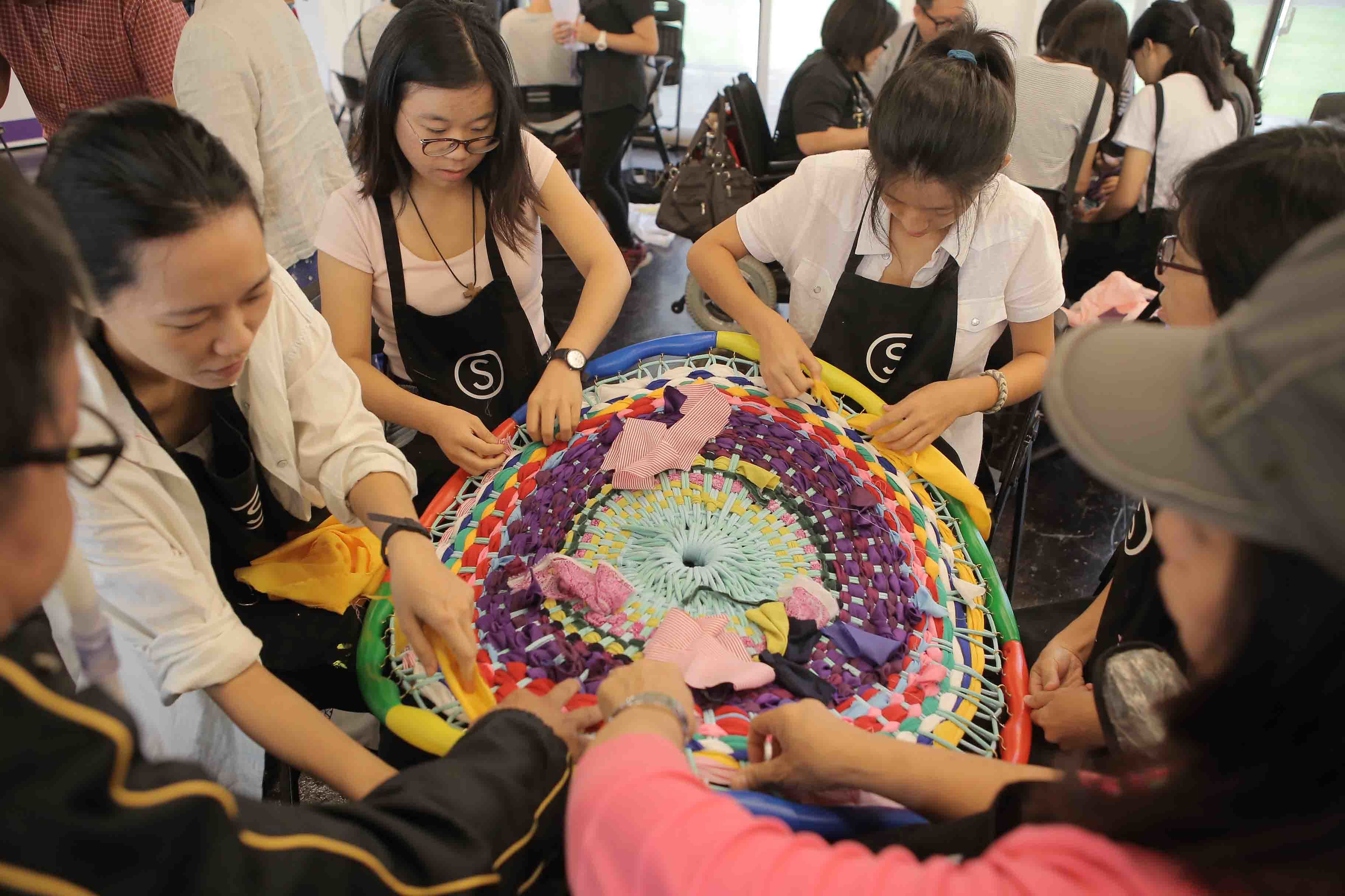 5_北市府文化局邀請日本知名社會設計品牌SLOW LABEL來台展出，讓身障者與設計師協力製作商品，發揮美感創意。.jpg