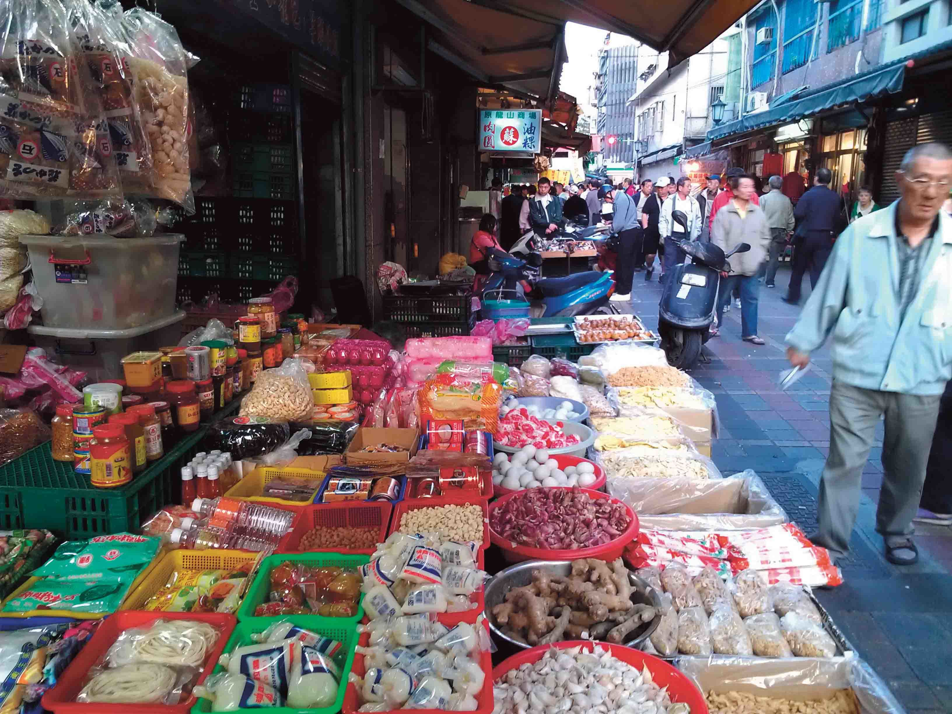 8_三水街仍存在許多傳統飲食或販售乾貨的商店.jpg