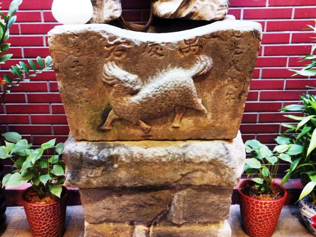 百年石製香爐(圖片來源：文山區公所)