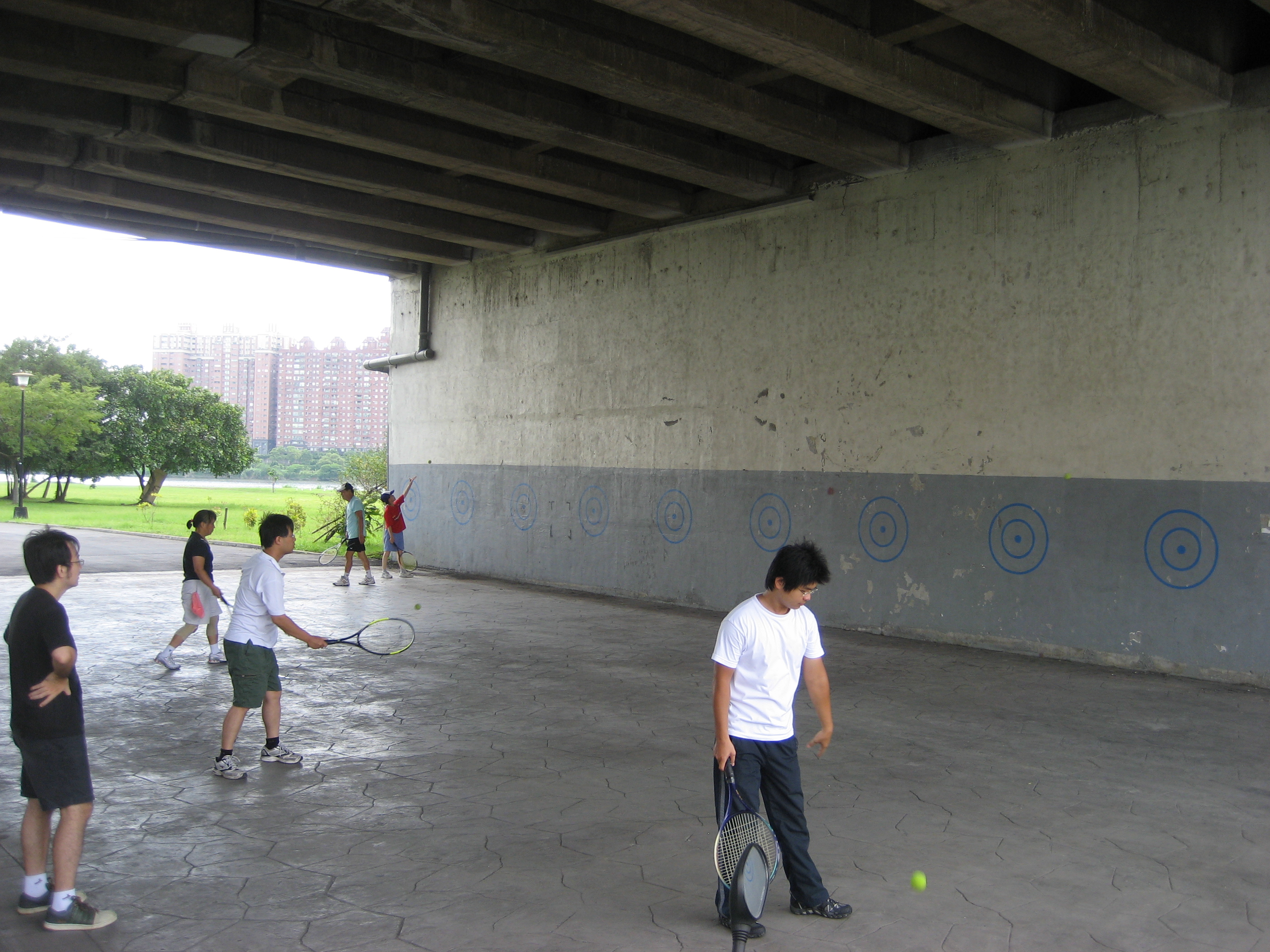 華中橋下網球練習場