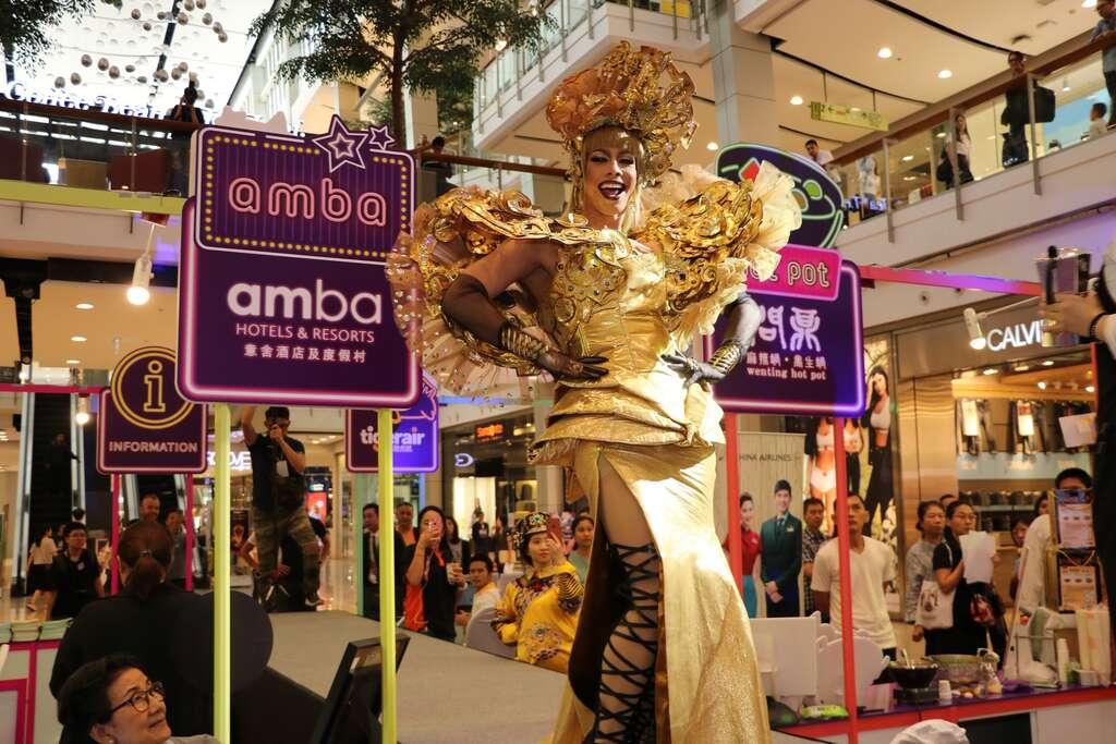 泰國知名變裝皇后PanPan為臺北量身訂作的主題秀，受現場粉絲與民眾歡迎.JPG