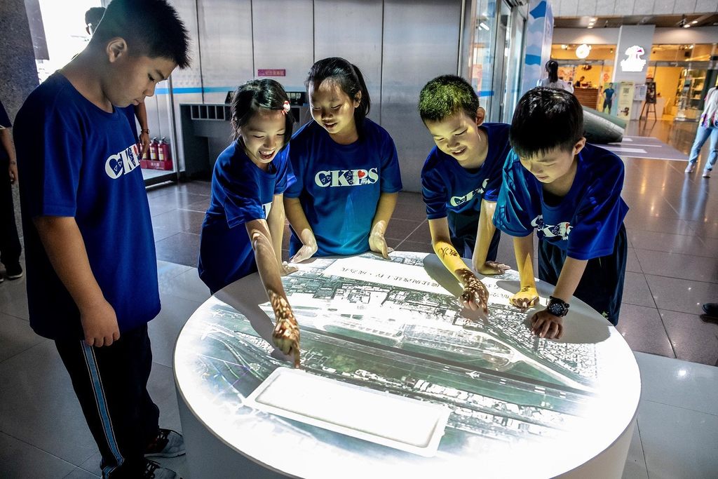小志工營將透過有趣的互動裝置，以寓教於樂方式帶小朋友認識台北城市的航空發展