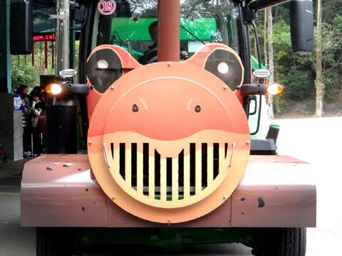 Choo-choo! All Aboard the Taipei Zoo’s Pangolin and Frog Trains!