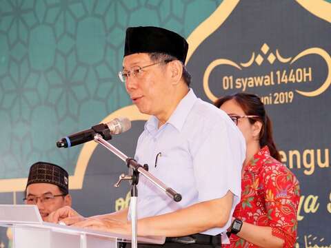 Mayor Visits Taipei Main Station to Wish Muslim Community an Eid Mubarak