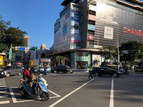 勞動節連續假期北市警局加強交通疏導勤務