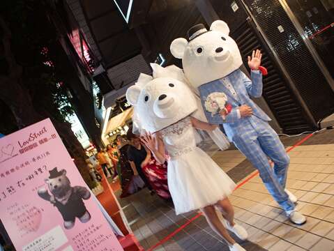 愛國東路Love Street七夕鵲橋會 與有情人約定「情牽一世」