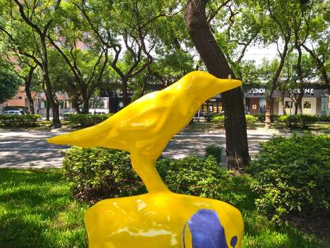 「鳥籠外的花園」微整形 東區商圈藝術亮點再發光