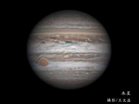 斑斕如虎的木星20日達「衝」，臺北天文館大型望遠鏡直播解說