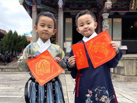 臺北孔廟新春揮毫 斗方、紅包袋添年味 1月15日 親手印出好福氣