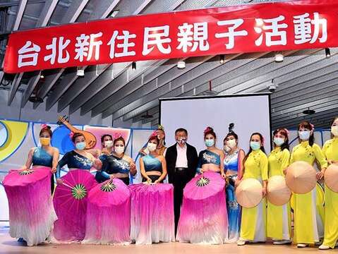Mayor Takes Part in New Immigrants Family Day at East District