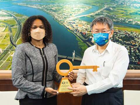 Belize Representative Presents Belmopan City Key to Mayor Ko