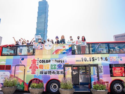 2022 Color Taipei彩虹系列活動「驕傲」起跑 彩虹觀巴熱情再回歸 熊讚化身車隊長首次參加同志遊行