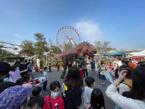 一秒走進侏羅紀公園！1/20-2/12巨型恐龍登陸兒童新樂園