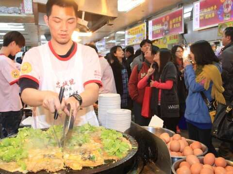 士林夜市商圈街头快闪　玩游戏抽现金  士林美食购物节　消费满百抽iPhone6s
