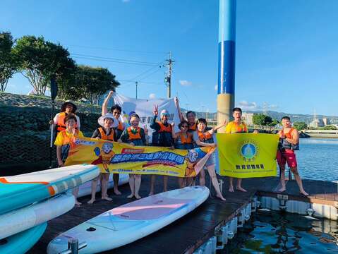 7旬长辈HIGH玩SUP！「燃烧运动热情 挑战人生下半场」－台北市乐龄巡回运动指导团成果发表会