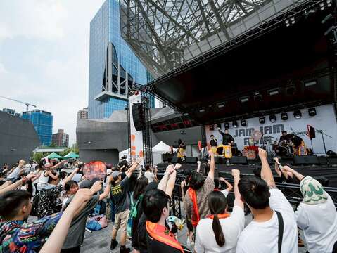今夏最Chill「潮」活动2025潮台北TMEX 、JJA圆满落幕！ 缔造500+国际媒合、70场跨国演出、北流大道封街演出 周末两日总计8万5千人次涌入 成功引领亚洲音乐风潮