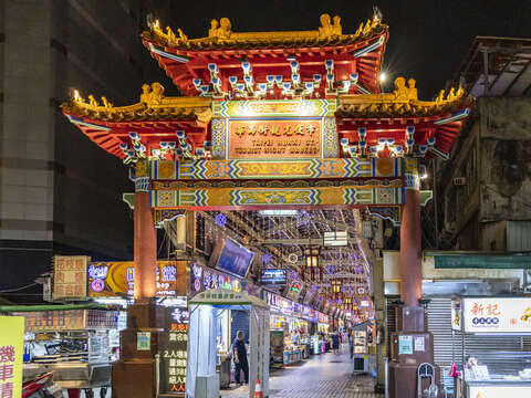 華西街夜市行人友善區域自114年11月1日起正式啟動！
