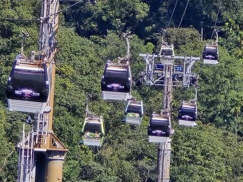 TWICE来台全城应援！猫空缆车9台彩绘车厢高空登场 北捷游憩串联城市应援 邀粉丝搭缆车登「天空绿洲」看台北