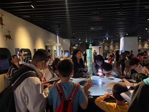 夜訪天文館開啟銀河探索，一起游於星海吧！
