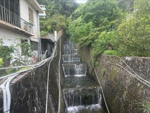 强台过後 大地处立即执行坡地沉砂池巡检工作
