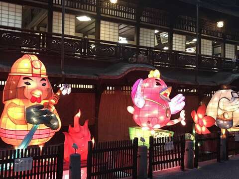 跨海展出  2017台北灯节五德鸡异地放光彩 花灯回廊照亮日本松山市道後温泉区