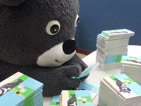 吉祥物也能出書《臺灣特有種─熊讚》問世分享「熊」生  1月下旬全臺新書簽名會與熊相見