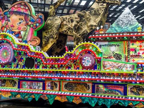 Taipei Lantern Fest: Parade Lantern Combines Temple Elements and Graffiti Culture