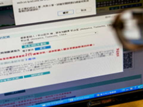 利用市立圖書館的線上預約系統,讀者借書更便利省時。(攝影/許斌)