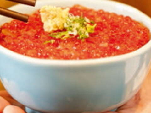 鮭魚卵丼（楊智仁攝）