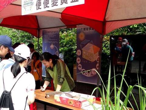 想知道動物糞便怎麼變成黃金嗎？答案就在動物園的駐站闖關活動裡