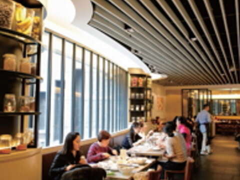 「分區計價」的吃到飽餐廳,既經濟實惠又不會落入浪費食物且傷身的圈套。(楊智仁攝)