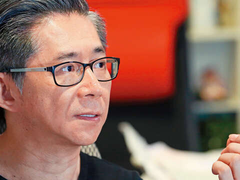 鍾孟舜認為，進入故宮只是起點，鄭問的藝術歷史定位才正要開始。（攝影／陳毅偉）