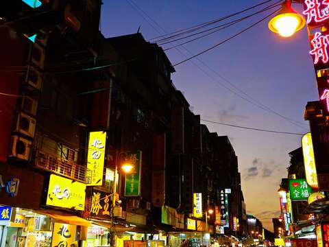 網友激推「夜市、泡湯、按摩」休閒放鬆的夜臺北最迷人 觀傳局將推出夜間觀光玩法