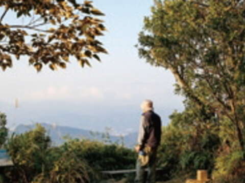 猴山岳前峰，視野開闊精彩，讓人不禁讚嘆「猴山岳前峰小天下」。（攝影／楊智仁）