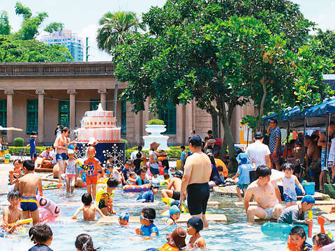 到自來水博物館玩水，除了清涼，還能看到歷史建築。（圖／台北自來水處提供）