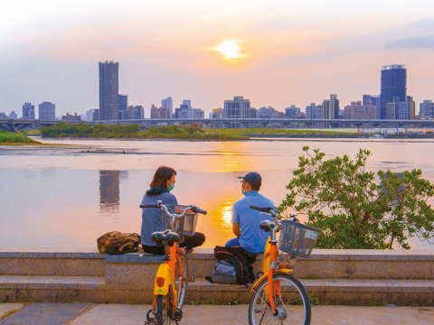 台北河濱公園日漸完善，河岸親水活動也回歸台北都會。（圖／鏡周刊提供）