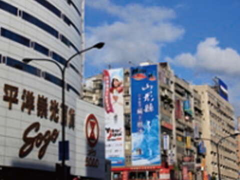 太平洋SOGO百貨一帶是楊惠姍的母親生前離不開的生活圈。(王能佑攝)