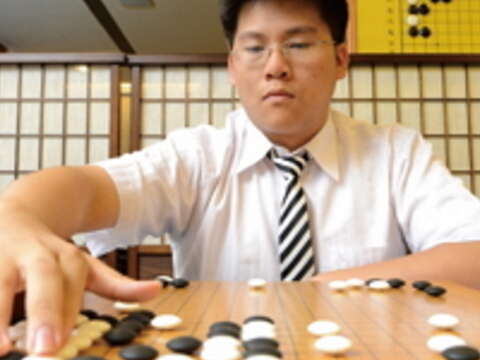 年僅十七歲的棋王 王元均從六歲起就一頭栽進圍棋的世界。(吳金石攝)