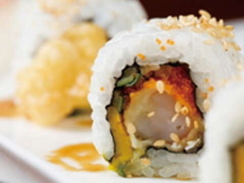 料多味豐的加州卷 也是YU SUSHI的人氣必點。(楊智仁攝)