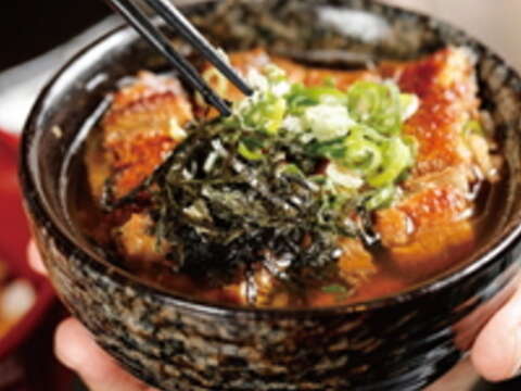 鰻魚茶泡飯的清爽口感,充滿日式風味。(楊智仁攝)