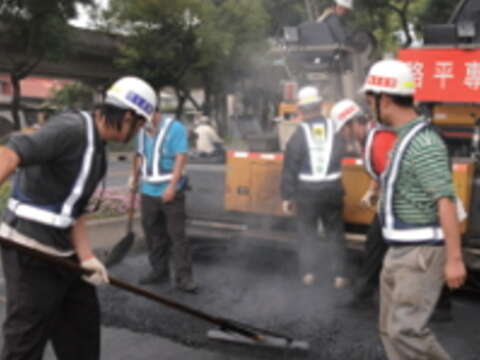 路平專案大幅改善街塵荷重,有助提升空氣品質。(朱瑞鈴攝)