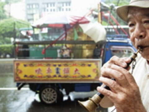 77歲的陳金來練就一身好功夫,他說:「只要我還可以走路,就會繼續玩下去。」 77歲的陳金來練就一身好功夫,他說:「只要我還可以走路,就會繼續玩下去。」
