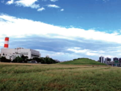 經過河岸綠美化, 民眾樂於重返水岸,在河岸邊露營,越來越受歡迎。(圖/WECAMP雜誌提供)
