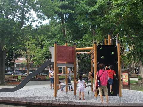 Playground Facilities Renewed for Beitou’s Ronghua Park