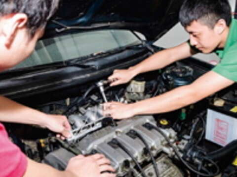 汽車修護課程培育專業的車輛工程技師,備受產業界肯定。(廖碩文攝)