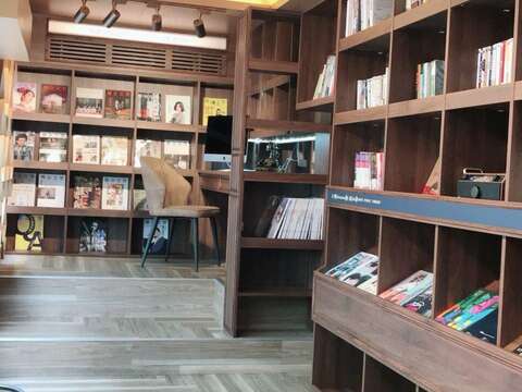 兒童新樂園趣味微旅行 北市圖行動書車駐點展示