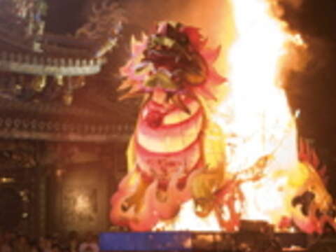 保生文化祭的重頭戲「放火獅」。(楊智仁攝)