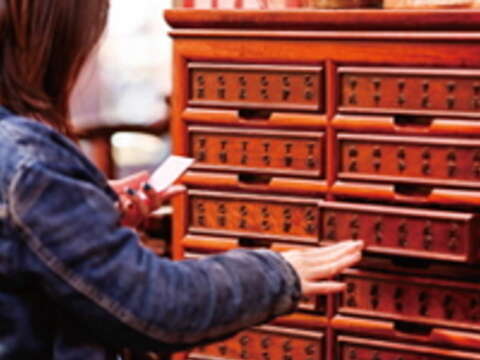 春遊宗教百景有拜有保庇。(楊智仁攝)