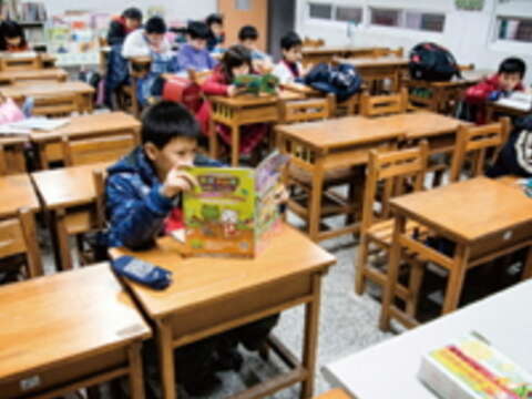 延長課後照顧時間幫家長紓解壓力,孩子在學校也有更多學習與運動的機會。(許斌攝)